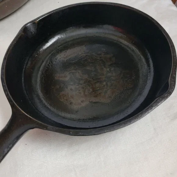 Vintage Cast Iron No. 3 frying pan seasoned 6 1/2" kitchenware camping cook EUC - Picture 2 of 6